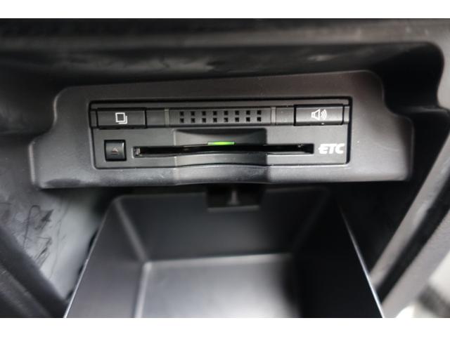 ヴォクシー ＺＳ　煌ＩＩ　ドライブレコーダー　ＥＴＣ　バックカメラ　ナビ　ＴＶ　クリアランスソナー　両側電動スライドドア　オートライト　ＨＩＤ　スマートキー　電動格納ミラー　３列シート　ウォークスルー　ＣＶＴ　アルミホイール（11枚目）