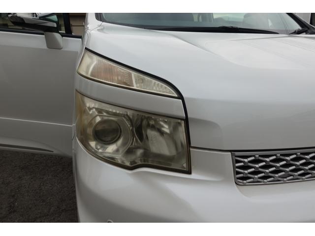 ヴォクシー ＺＳ　煌ＩＩ　ドライブレコーダー　ＥＴＣ　バックカメラ　ナビ　ＴＶ　クリアランスソナー　両側電動スライドドア　オートライト　ＨＩＤ　スマートキー　電動格納ミラー　３列シート　ウォークスルー　ＣＶＴ　アルミホイール（13枚目）