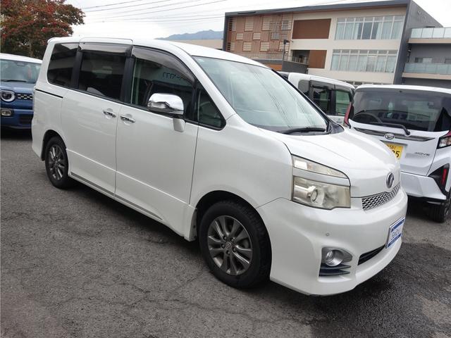 ヴォクシー ＺＳ　煌ＩＩ　ドライブレコーダー　ＥＴＣ　バックカメラ　ナビ　ＴＶ　クリアランスソナー　両側電動スライドドア　オートライト　ＨＩＤ　スマートキー　電動格納ミラー　３列シート　ウォークスルー　ＣＶＴ　アルミホイール（15枚目）