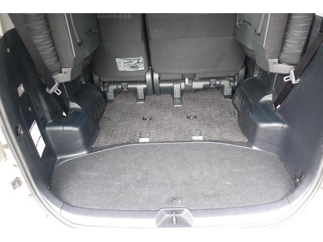 ヴォクシー ＺＳ　煌ＩＩ　ドライブレコーダー　ＥＴＣ　バックカメラ　ナビ　ＴＶ　クリアランスソナー　両側電動スライドドア　オートライト　ＨＩＤ　スマートキー　電動格納ミラー　３列シート　ウォークスルー　ＣＶＴ　アルミホイール（21枚目）