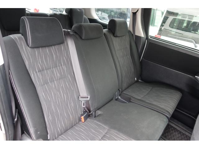 ヴォクシー ＺＳ　煌ＩＩ　ドライブレコーダー　ＥＴＣ　バックカメラ　ナビ　ＴＶ　クリアランスソナー　両側電動スライドドア　オートライト　ＨＩＤ　スマートキー　電動格納ミラー　３列シート　ウォークスルー　ＣＶＴ　アルミホイール（24枚目）