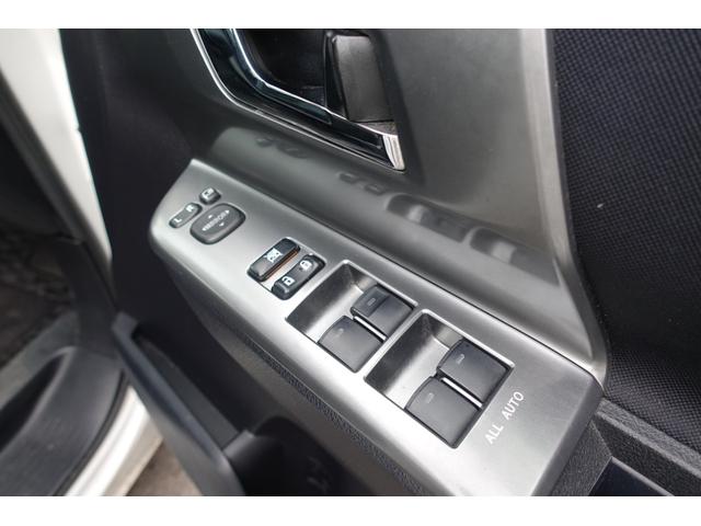 ヴォクシー ＺＳ　煌ＩＩ　ドライブレコーダー　ＥＴＣ　バックカメラ　ナビ　ＴＶ　クリアランスソナー　両側電動スライドドア　オートライト　ＨＩＤ　スマートキー　電動格納ミラー　３列シート　ウォークスルー　ＣＶＴ　アルミホイール（31枚目）