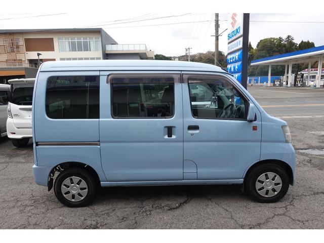 ハイゼットカーゴ クルーズ　５５ｔｈアニバーサリーゴールドエディション　ＡＴ　ナビ　ＴＶ　バックカメラ　両側スライドドア　キーレスエントリー　電動格納ミラー　エアコン　パワーウィンドウ　運転席エアバッグ　助手席エアバッグ　記録簿（16枚目）