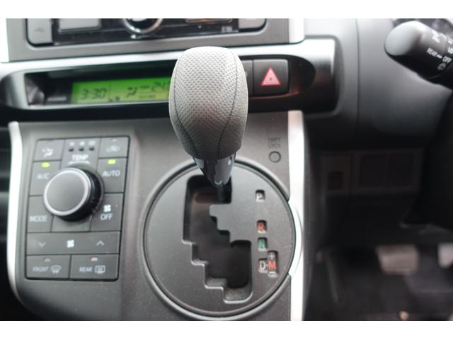 １．８Ｘ　ＥＴＣ　スマートキー　電動格納ミラー　３列シート　ＣＶＴ　ＣＤ　ＵＳＢ　ミュージックプレイヤー接続可　記録簿　衝突安全ボディ　ＡＢＳ　ＥＳＣ　エアコン　パワーステアリング　パワーウィンドウ（画像6）