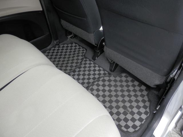 ルクラ Ｌスペシャル　マニュアルエアコン　キーレス　運転席エアバッグ　パワーウィンドウ　パワーステアリング　ＡＢＳ　衝突安全ボディ　ベンチシート　フルフラット　盗難防止装置　運転席助手席エアバック（13枚目）