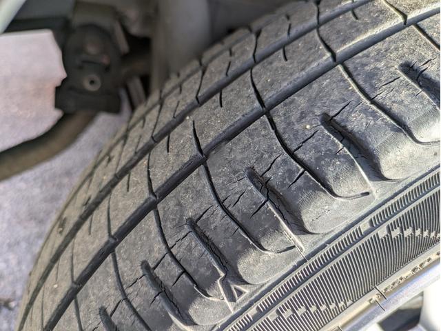 ワゴンＲ リミテッド　運転席助手席エアバック　スマートキー・プッシュスタート　パワーウインドウ　ベンチシート　盗難防止システム　衝突安全ボディ　ＡＢＳ　パワーステアリング　エアコン　キーレスエントリー　エアバック　Ｂカメ（22枚目）