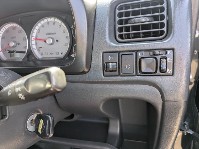 Ｋｅｉワークス ベースグレード　ベースグレード（４名）　マニュアルエアコン　エアバック　ダブルエアバック　パワーステ　ＰＷ　ＡＢＳ　衝突安全ボディ　キーレス付（18枚目）