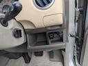 Ｅ　盗難防止　ベンチシートフルフラット　ベンチ　ワイヤレスキー　助手席エアバック　スマ－トキ－　ＡＵＴＯエアコン　衝突安全ボディ　ＰＷ　ＰＳ　ＡＢＳ　運転席エアバッグ（17枚目）