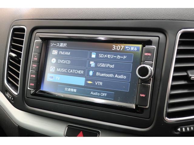 ＴＳＩ　ハイラインブルーモーションテクノロジー　純正ナビＴＶ　Ｂｌｕｅｔｏｏｔｈ　ＥＴＣ２．０　フリップダウンモニターＢカメラ　前後ソナー　クルコン　スマートキー　シートヒーター　　純正１７インチＡＷ　電動リアゲート　両側電動スライドドア　禁煙車(16枚目)