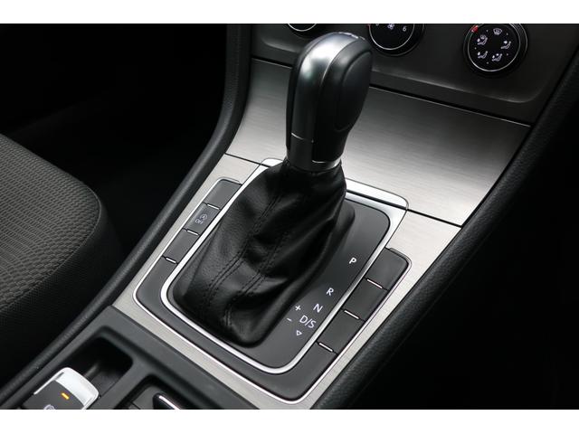 ゴルフヴァリアント ＴＳＩ　コンフォートライン　純正ナビＴＶ　Ｂｌｕｅｔｏｏｔｈ　ＥＴＣ　前後ドライブレコーダー　フロントアシスト　ＵＳＢ接続端子　サイドミラーヒーター　防眩ミラー　革巻きステアリング　純正１６インチＡＷ　ＨＩＤヘッドライト　禁煙車（19枚目）