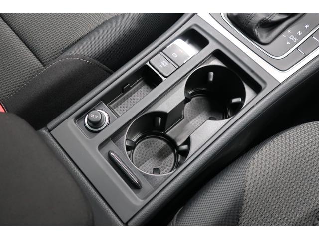 ゴルフヴァリアント ＴＳＩ　コンフォートライン　純正ナビＴＶ　Ｂｌｕｅｔｏｏｔｈ　ＥＴＣ　前後ドライブレコーダー　フロントアシスト　ＵＳＢ接続端子　サイドミラーヒーター　防眩ミラー　革巻きステアリング　純正１６インチＡＷ　ＨＩＤヘッドライト　禁煙車（20枚目）