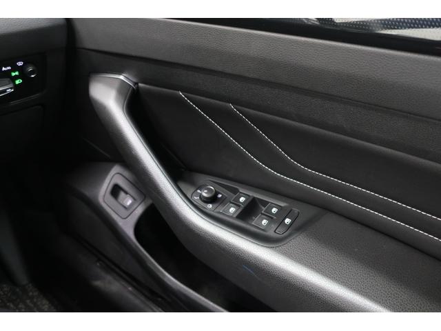 アルテオン シューティングブレーク ＴＳＩ　４モーション　Ｒラインアドバンス　オールインセーフティ　フルタイム４ＷＤ　ＬＥＤヘッドランプ　２０インチ純正ホイール　フルデジタルメーター　ヘッドアップディスプレイ　黒レザーシート　ナビ　ＥＴＣ　バックカメラ　パワーリアゲート（31枚目）