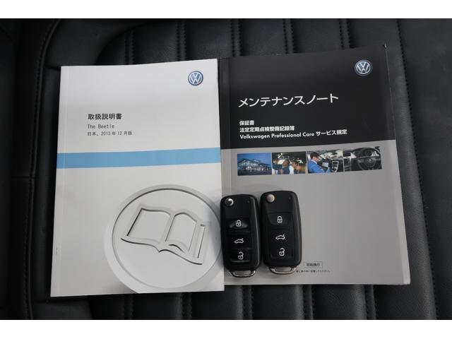 ザ・ビートル デザインレザーパッケージ　黒革シート　純正ナビＴＶ　ドライブレコーダー　パークディスタンスコントロール　シートヒーター　ＥＴＣ　ＨＩＤヘッドランプ　記録簿　スペアキー　禁煙車　１７インチ純正アルミホイール　ステアリングスイッチ（10枚目）