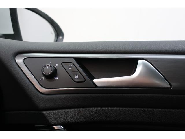 ゴルフヴァリアント TDI コンフォートライン マイスター ワンオーナー 禁煙車 LEDヘッドランプ ドライブレコーダー  デジタルメーター ナビTV パークディスタンスコントロール バックカメラ 17インチ純正アルミホイール スマートキー 記録簿 スペアキー(26枚目)