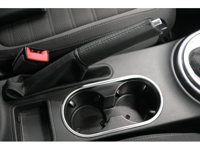 ザ・ビートル Ｒライン　サンルーフ　純正ナビＴＶ　バックカメラ　ブラインドスポットディテクション　リアトラフィックアラート　ＨＩＤヘッドランプ　スマートキー　プッシュスタート　ＥＴＣ　ＵＳＢ接続ケーブル　オートエアコン（22枚目）