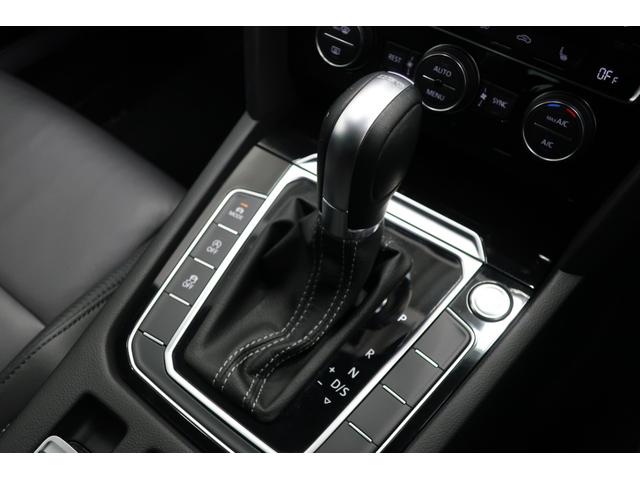 フォルクスワーゲンは、小さな車であろうと大きな車であろうと、品質と安全性に一切の妥協をしません。クラスを超えたボディ剛性、重厚なドアの閉まり音は、すべての車種に共通する揺るぎない品質の証です。