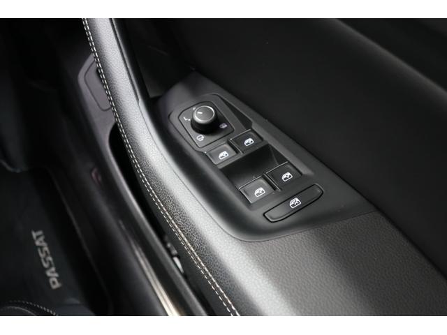 フォルクスワーゲンは、小さな車であろうと大きな車であろうと、品質と安全性に一切の妥協をしません。クラスを超えたボディ剛性、重厚なドアの閉まり音は、すべての車種に共通する揺るぎない品質の証です。