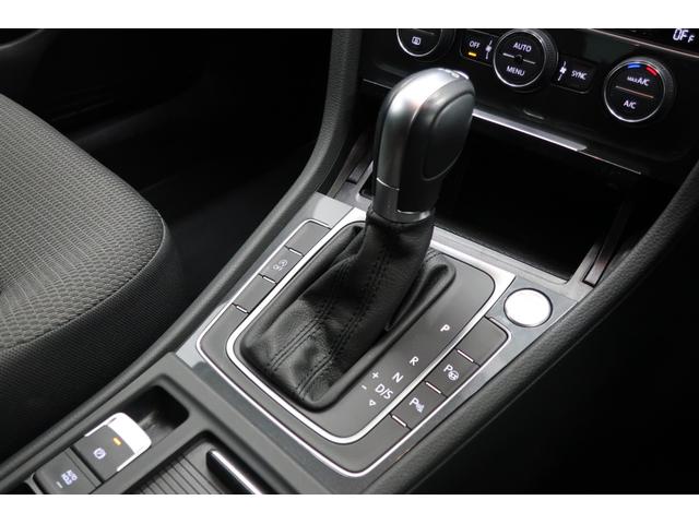 ゴルフヴァリアント ＴＳＩ　コンフォートライン　マイスター　ＬＥＤヘッドランプ　大型デジタルメーター　純正ナビＴＶ　バックカメラ　ブラインドスポットディテクション　ＡＣＣ　１７インチ１０本スポーク純正ホイール　スマートキー　プッシュスタート　記録簿　スペアキー（18枚目）