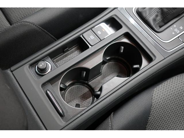 ゴルフヴァリアント ＴＳＩ　コンフォートライン　マイスター　ＬＥＤヘッドランプ　大型デジタルメーター　純正ナビＴＶ　バックカメラ　ブラインドスポットディテクション　ＡＣＣ　１７インチ１０本スポーク純正ホイール　スマートキー　プッシュスタート　記録簿　スペアキー（19枚目）