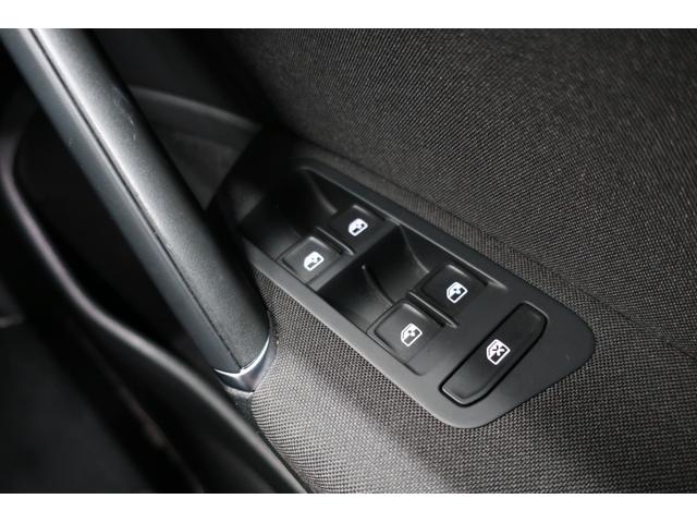 ゴルフヴァリアント ＴＳＩ　コンフォートライン　マイスター　ＬＥＤヘッドランプ　大型デジタルメーター　純正ナビＴＶ　バックカメラ　ブラインドスポットディテクション　ＡＣＣ　１７インチ１０本スポーク純正ホイール　スマートキー　プッシュスタート　記録簿　スペアキー（28枚目）
