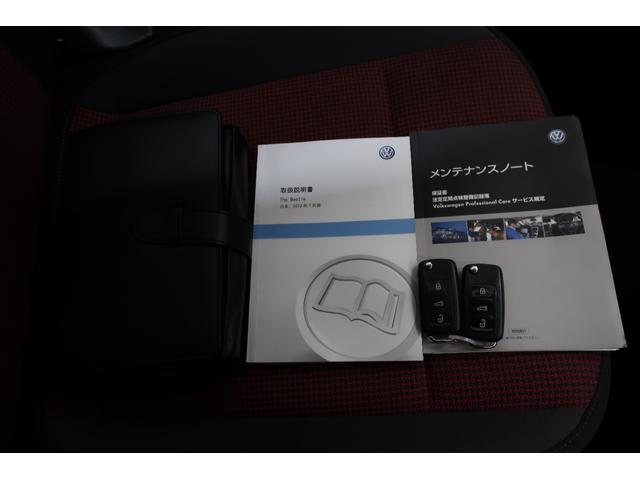 ザ・ビートル ミルク　ワンオーナー　２５０台限定特別仕様車　純正ナビＴＶ　バックカメラ　スマートキー　パークディスタンスコントロール　ＨＩＤヘッドランプ　１７インチ純正ホイール　オートエアコン　スペアキー　記録簿（12枚目）