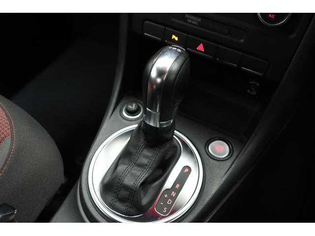 ザ・ビートル ミルク　ワンオーナー　２５０台限定特別仕様車　純正ナビＴＶ　バックカメラ　スマートキー　パークディスタンスコントロール　ＨＩＤヘッドランプ　１７インチ純正ホイール　オートエアコン　スペアキー　記録簿（21枚目）