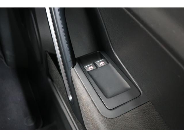 ザ・ビートル ミルク　ワンオーナー　２５０台限定特別仕様車　純正ナビＴＶ　バックカメラ　スマートキー　パークディスタンスコントロール　ＨＩＤヘッドランプ　１７インチ純正ホイール　オートエアコン　スペアキー　記録簿（29枚目）