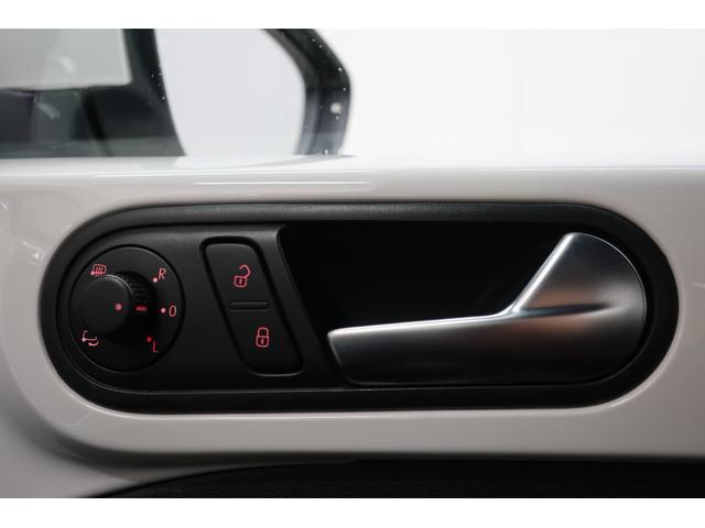 ザ・ビートル ミルク　ワンオーナー　２５０台限定特別仕様車　純正ナビＴＶ　バックカメラ　スマートキー　パークディスタンスコントロール　ＨＩＤヘッドランプ　１７インチ純正ホイール　オートエアコン　スペアキー　記録簿（30枚目）