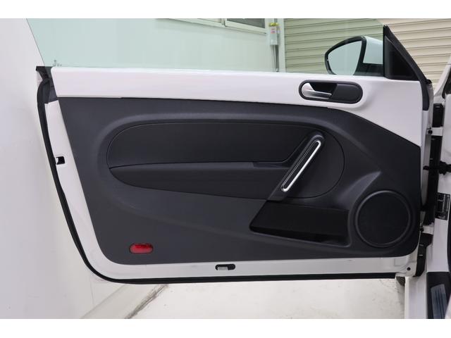 ザ・ビートル ミルク　ワンオーナー　２５０台限定特別仕様車　純正ナビＴＶ　バックカメラ　スマートキー　パークディスタンスコントロール　ＨＩＤヘッドランプ　１７インチ純正ホイール　オートエアコン　スペアキー　記録簿（67枚目）