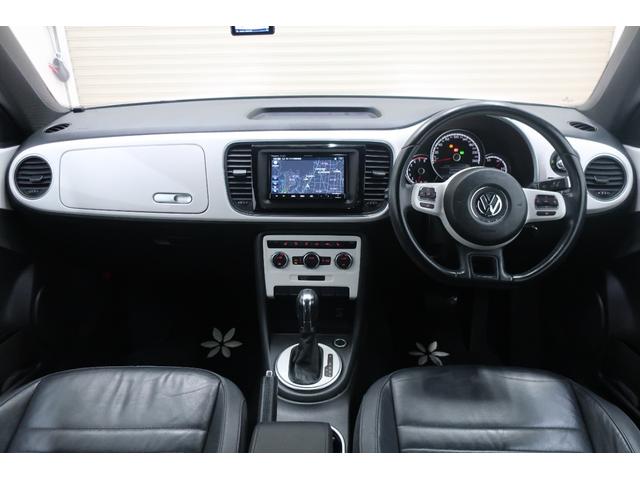 ザ・ビートル デザインレザーパッケージ　新品ナビ取付Ｐａｎａｓｏｎｉｃ　ＣＮ－ＣＥ０１Ｄ　ナビＴＶ　バックカメラ　黒革シート　シートヒーター　ＥＴＣ　ドライブレコーダー　ＨＩＤヘッドランプ　　オートエアコン　１７インチ純正アルミホイール（13枚目）