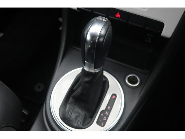 ザ・ビートル デザインレザーパッケージ　新品ナビ取付Ｐａｎａｓｏｎｉｃ　ＣＮ－ＣＥ０１Ｄ　ナビＴＶ　バックカメラ　黒革シート　シートヒーター　ＥＴＣ　ドライブレコーダー　ＨＩＤヘッドランプ　　オートエアコン　１７インチ純正アルミホイール（21枚目）