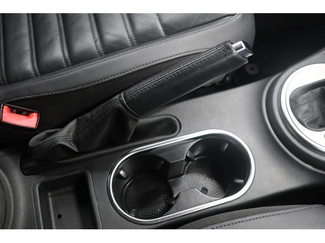 ザ・ビートル デザインレザーパッケージ　新品ナビ取付Ｐａｎａｓｏｎｉｃ　ＣＮ－ＣＥ０１Ｄ　ナビＴＶ　バックカメラ　黒革シート　シートヒーター　ＥＴＣ　ドライブレコーダー　ＨＩＤヘッドランプ　　オートエアコン　１７インチ純正アルミホイール（22枚目）