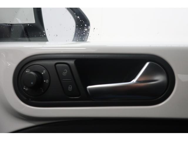 ザ・ビートル デザインレザーパッケージ　新品ナビ取付Ｐａｎａｓｏｎｉｃ　ＣＮ－ＣＥ０１Ｄ　ナビＴＶ　バックカメラ　黒革シート　シートヒーター　ＥＴＣ　ドライブレコーダー　ＨＩＤヘッドランプ　　オートエアコン　１７インチ純正アルミホイール（32枚目）