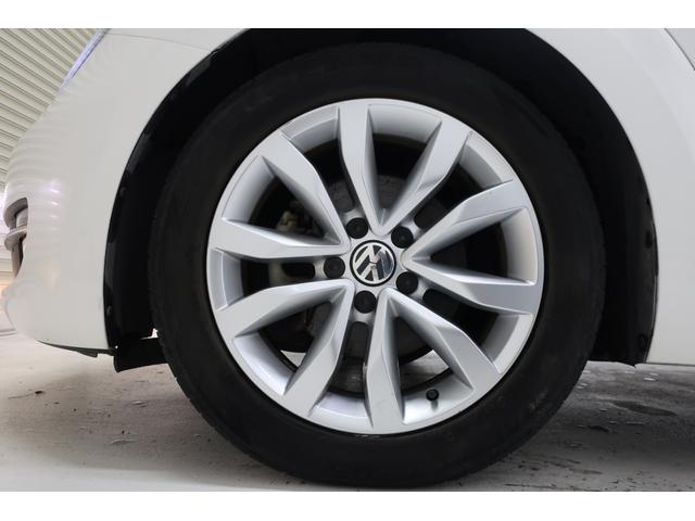 ザ・ビートル デザインレザーパッケージ　新品ナビ取付Ｐａｎａｓｏｎｉｃ　ＣＮ－ＣＥ０１Ｄ　ナビＴＶ　バックカメラ　黒革シート　シートヒーター　ＥＴＣ　ドライブレコーダー　ＨＩＤヘッドランプ　　オートエアコン　１７インチ純正アルミホイール（67枚目）