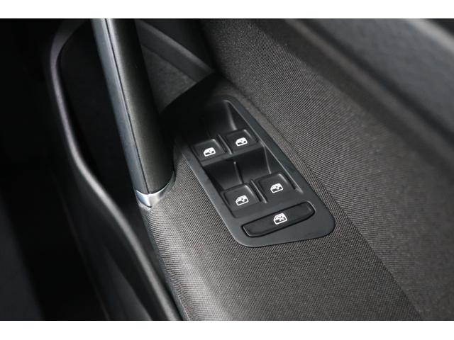 ゴルフヴァリアント TDI コンフォートライン マイスター 大型デジタルメーター ブラインドスポットディテクション 前後センサー LEDヘッドランプ 純正ナビTV バックカメラ ETC2.0 スマートキー プッシュスタート 17インチ純正ホイール(30枚目)