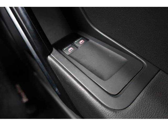 �t�H���N�X���[�Q���́A�����ȎԂł��낤�Ƒ傫�ȎԂł��낤�ƁA�i���ƈ��S���Ɉ�؂̑Ë������܂���B�N���X�𒴂����{�f�B�����A�d���ȃh�A�̕܂艹�́A���ׂĂ̎Ԏ�ɋ��ʂ���h�邬�Ȃ��i���̏؂ł��B