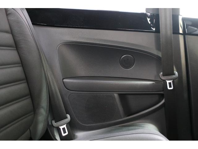 �t�H���N�X���[�Q���́A���x�������̃h�C�c�A�A�E�g�o�[���œO��I�ɒb��������Ă��܂����B������ł̈��|�I�Ȉ��萫�ƗD�ꂽ���s���\�́A�ߍ��Ȋ��Ő��܂ꂽ�u�v�Ԃ����E���̃h���C�o�[�ɑI�΂�闝�R�ł��B