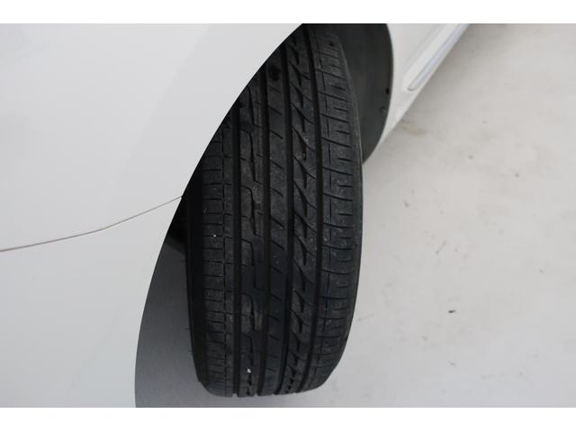 �t�H���N�X���[�Q���́A�����ȎԂł��낤�Ƒ傫�ȎԂł��낤�ƁA�i���ƈ��S���Ɉ�؂̑Ë������܂���B�N���X�𒴂����{�f�B�����A�d���ȃh�A�̕܂艹�́A���ׂĂ̎Ԏ�ɋ��ʂ���h�邬�Ȃ��i���̏؂ł��B