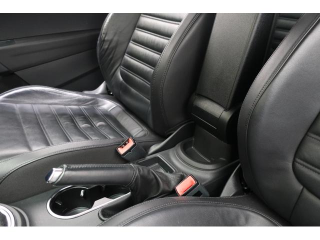 ザ・ビートル デザインレザーパッケージ　黒革シート　シートヒーター　純正ナビＴＶ　バックカメラ　Ｂｌｕｅｔｏｏｔｈ　クルーズコントロール　ＥＴＣ　１７インチ純正ホイール　スペアキー　禁煙車　ＨＩＤヘッドランプ　ＵＳＢ接続ケーブル（22枚目）