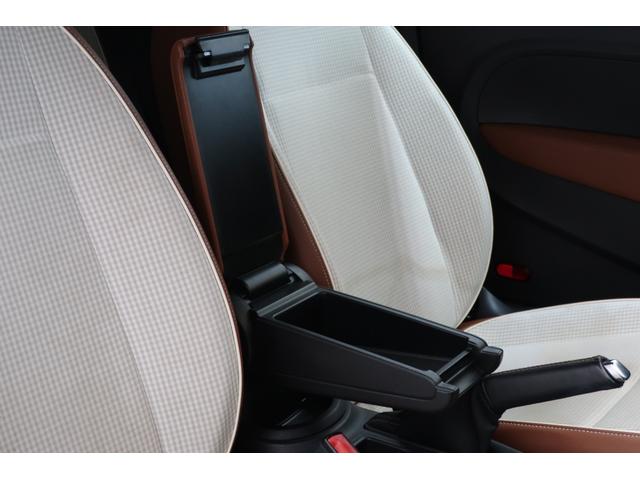 �t�H���N�X���[�Q���́A���x�������̃h�C�c�A�A�E�g�o�[���œO��I�ɒb��������Ă��܂����B������ł̈��|�I�Ȉ��萫�ƗD�ꂽ���s���\�́A�ߍ��Ȋ��Ő��܂ꂽ�u�v�Ԃ����E���̃h���C�o�[�ɑI�΂�闝�R�ł��B