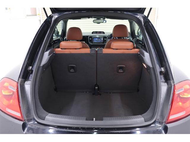 �t�H���N�X���[�Q���́A���x�������̃h�C�c�A�A�E�g�o�[���œO��I�ɒb��������Ă��܂����B������ł̈��|�I�Ȉ��萫�ƗD�ꂽ���s���\�́A�ߍ��Ȋ��Ő��܂ꂽ�u�v�Ԃ����E���̃h���C�o�[�ɑI�΂�闝�R�ł��B