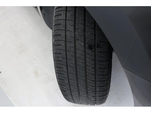 �t�H���N�X���[�Q���́A���x�������̃h�C�c�A�A�E�g�o�[���œO��I�ɒb��������Ă��܂����B������ł̈��|�I�Ȉ��萫�ƗD�ꂽ���s���\�́A�ߍ��Ȋ��Ő��܂ꂽ�u�v�Ԃ����E���̃h���C�o�[�ɑI�΂�闝�R�ł��B