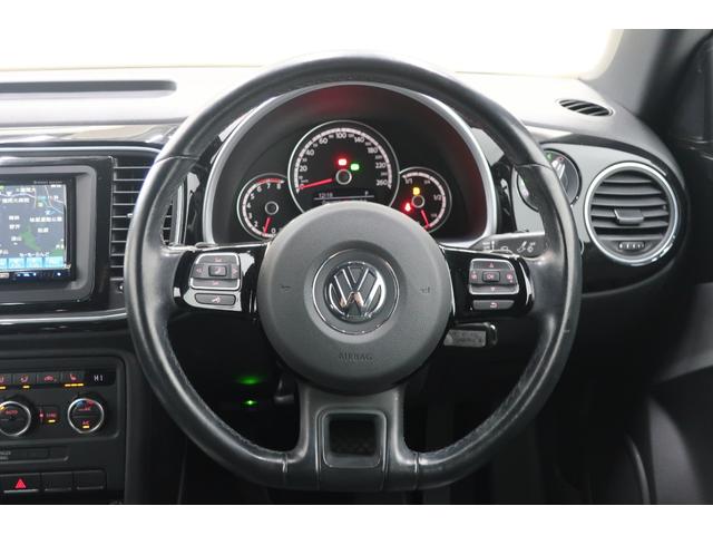 ザ・ビートル デザインレザーパッケージ　黒革シート　シートヒーター　社外ナビＴＶ　バックカメラ　ＥＴＣ　保証書　スペアキー　ＵＳＢ接続ケーブル　クルーズコントロール　パドルシフト　オートエアコン　１７インチ純正ホイール　ステアリングスイッチ（13枚目）