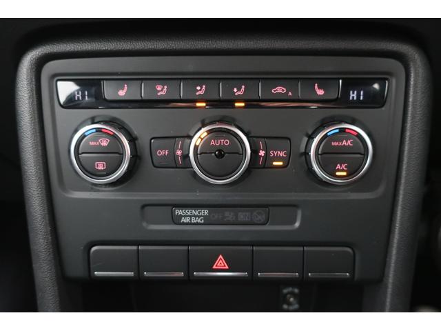 ザ・ビートル デザインレザーパッケージ　黒革シート　シートヒーター　社外ナビＴＶ　バックカメラ　ＥＴＣ　保証書　スペアキー　ＵＳＢ接続ケーブル　クルーズコントロール　パドルシフト　オートエアコン　１７インチ純正ホイール　ステアリングスイッチ（19枚目）