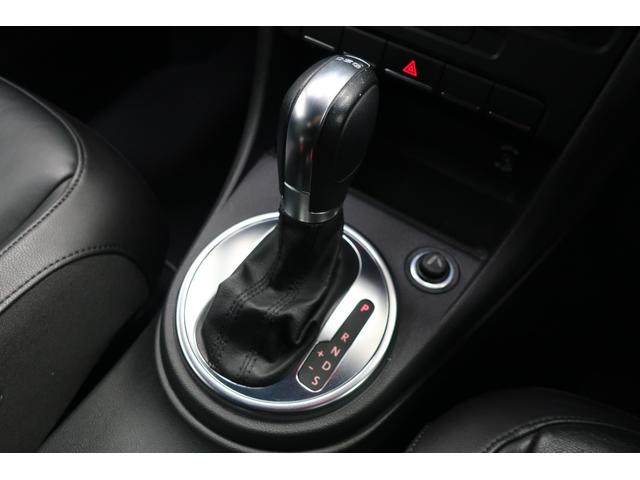 ザ・ビートル デザインレザーパッケージ　黒革シート　シートヒーター　社外ナビＴＶ　バックカメラ　ＥＴＣ　保証書　スペアキー　ＵＳＢ接続ケーブル　クルーズコントロール　パドルシフト　オートエアコン　１７インチ純正ホイール　ステアリングスイッチ（20枚目）