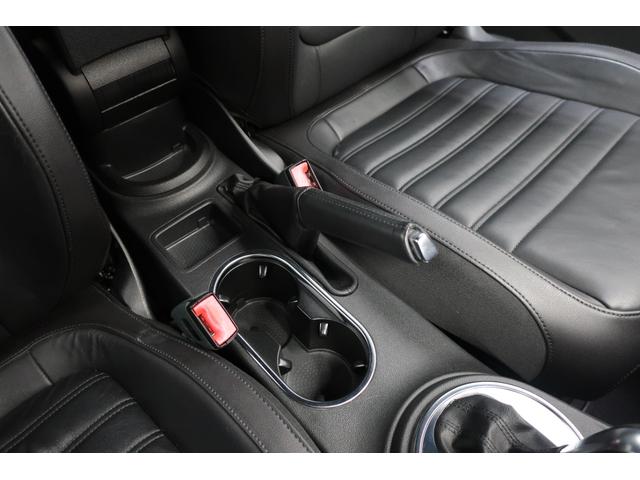 ザ・ビートル デザインレザーパッケージ　黒革シート　シートヒーター　社外ナビＴＶ　バックカメラ　ＥＴＣ　保証書　スペアキー　ＵＳＢ接続ケーブル　クルーズコントロール　パドルシフト　オートエアコン　１７インチ純正ホイール　ステアリングスイッチ（21枚目）