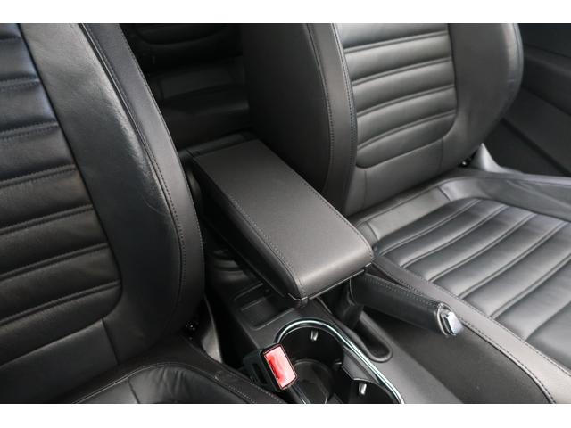 ザ・ビートル デザインレザーパッケージ　黒革シート　シートヒーター　社外ナビＴＶ　バックカメラ　ＥＴＣ　保証書　スペアキー　ＵＳＢ接続ケーブル　クルーズコントロール　パドルシフト　オートエアコン　１７インチ純正ホイール　ステアリングスイッチ（22枚目）