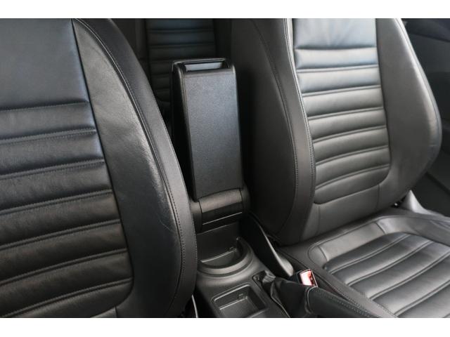 ザ・ビートル デザインレザーパッケージ　黒革シート　シートヒーター　社外ナビＴＶ　バックカメラ　ＥＴＣ　保証書　スペアキー　ＵＳＢ接続ケーブル　クルーズコントロール　パドルシフト　オートエアコン　１７インチ純正ホイール　ステアリングスイッチ（24枚目）