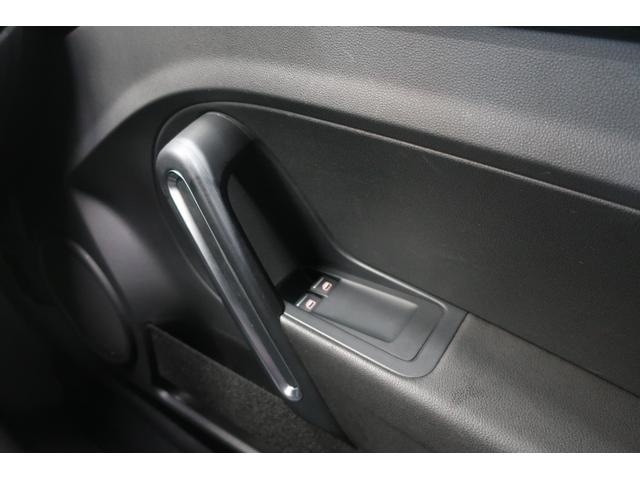 ザ・ビートル デザインレザーパッケージ　黒革シート　シートヒーター　社外ナビＴＶ　バックカメラ　ＥＴＣ　保証書　スペアキー　ＵＳＢ接続ケーブル　クルーズコントロール　パドルシフト　オートエアコン　１７インチ純正ホイール　ステアリングスイッチ（32枚目）