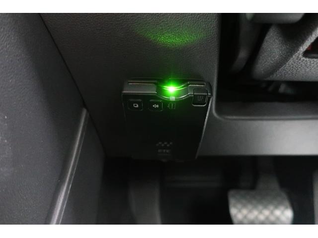 ザ・ビートル デザインレザーパッケージ　黒革シート　シートヒーター　社外ナビＴＶ　バックカメラ　ＥＴＣ　保証書　スペアキー　ＵＳＢ接続ケーブル　クルーズコントロール　パドルシフト　オートエアコン　１７インチ純正ホイール　ステアリングスイッチ（33枚目）